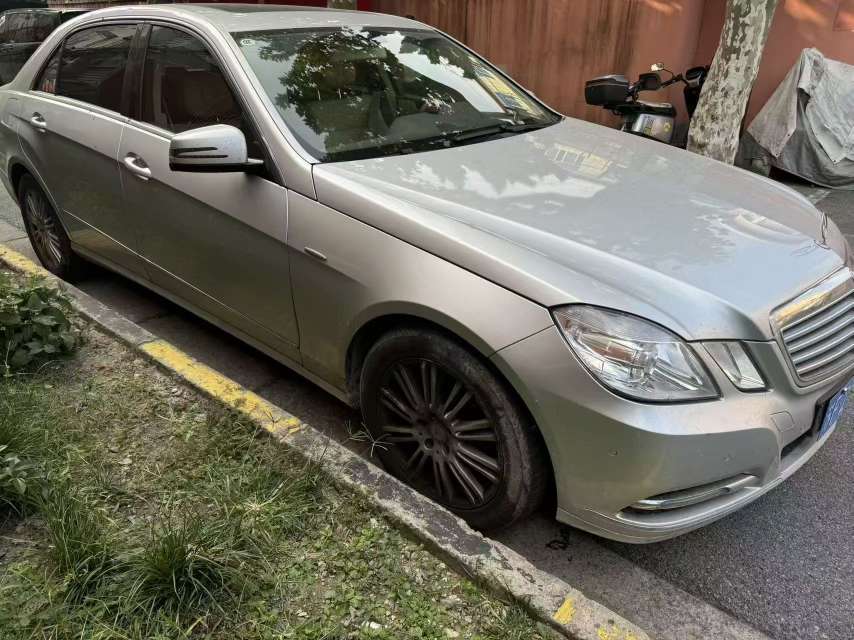 Mercedes-Benz E-Class E260 2