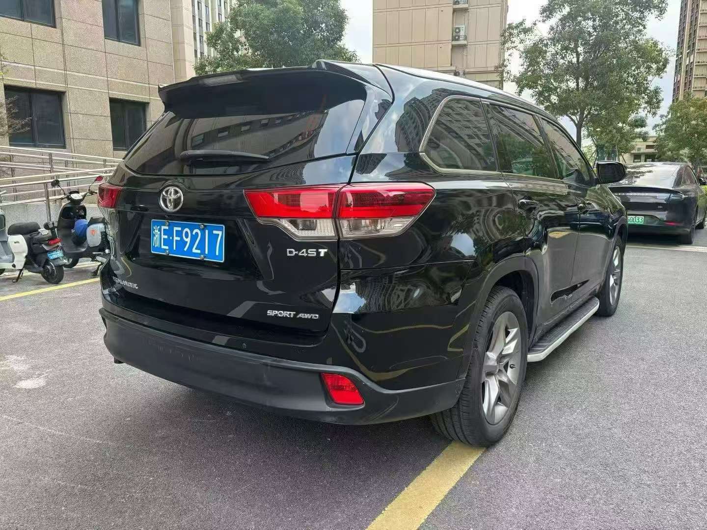 Toyota Highlander 2.0T AWD Luxury 7-Seater 4