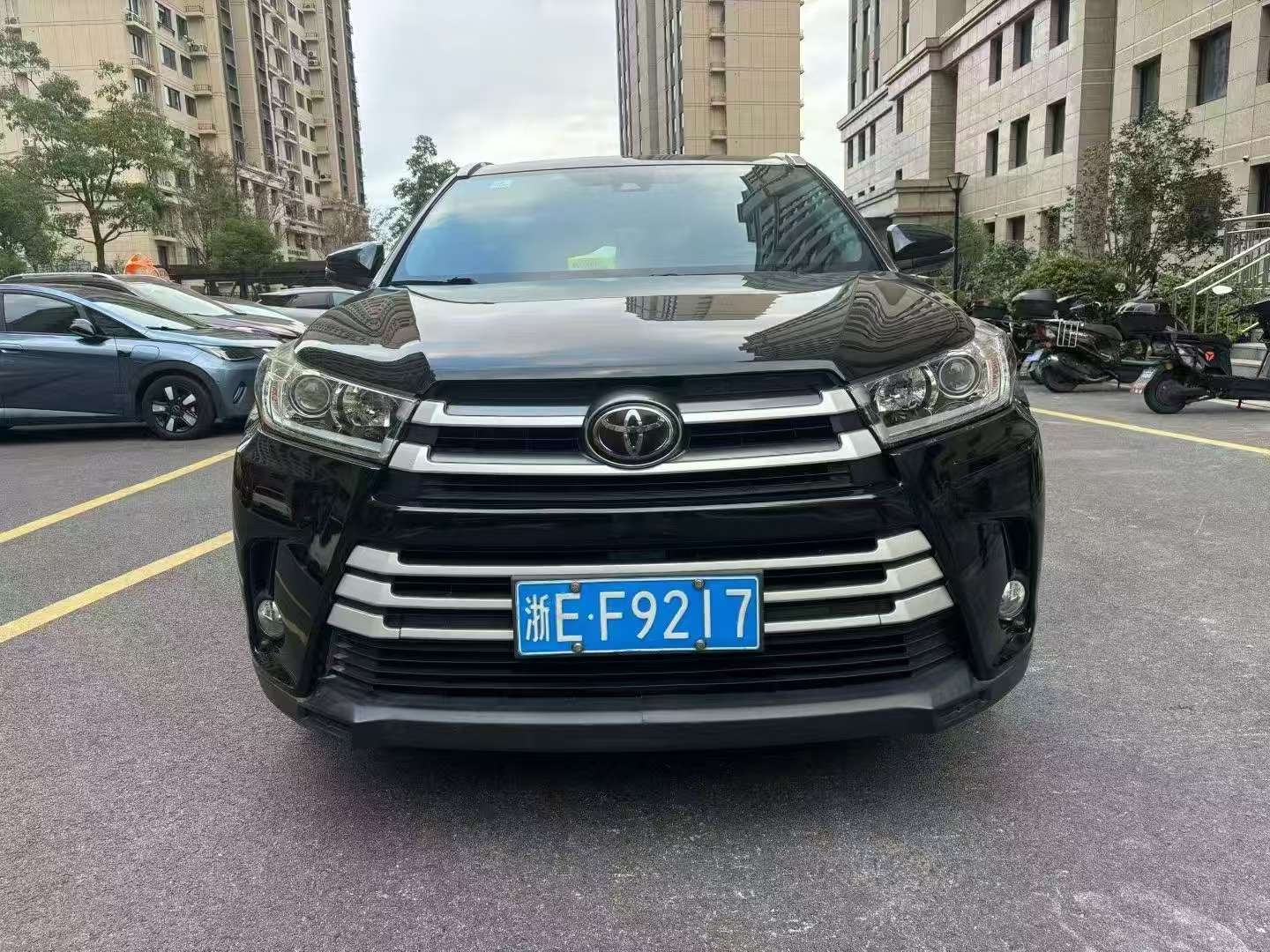 Toyota Highlander 2.0T AWD Luxury 7-Seater 2
