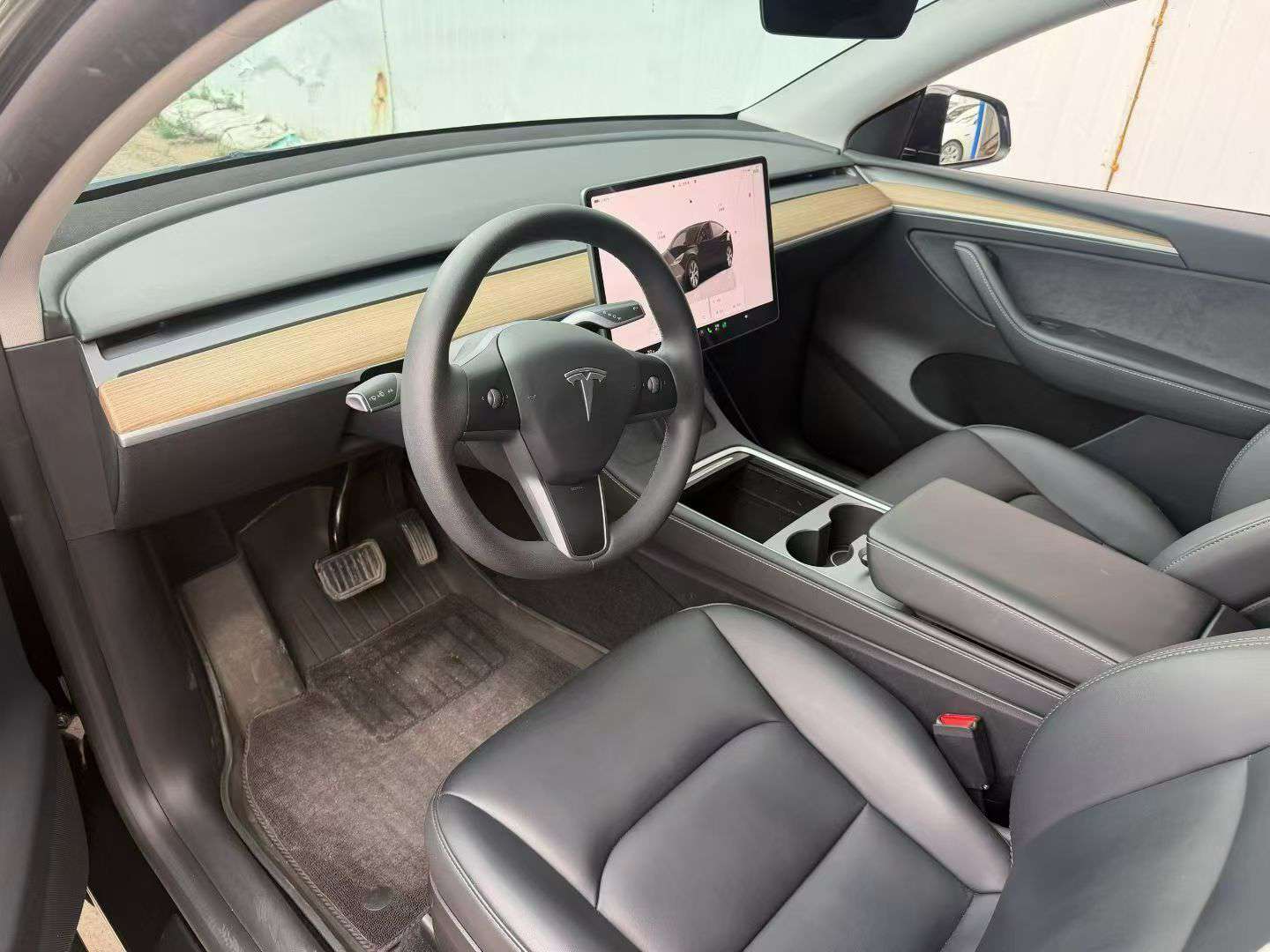 Tesla Model Y Standard Range Rear-Wheel Drive 7
