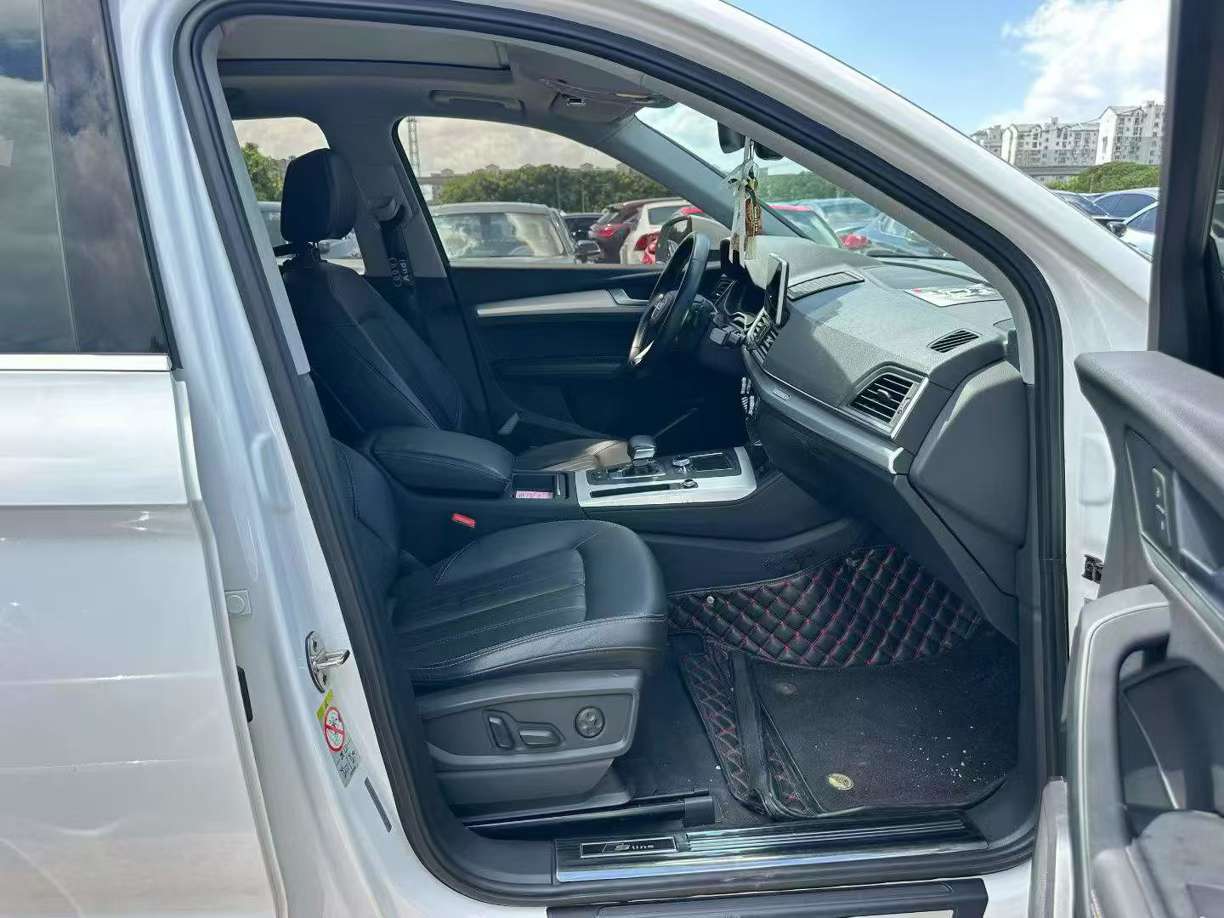 Audi Q5L Fashion 2.0T Automatic 9