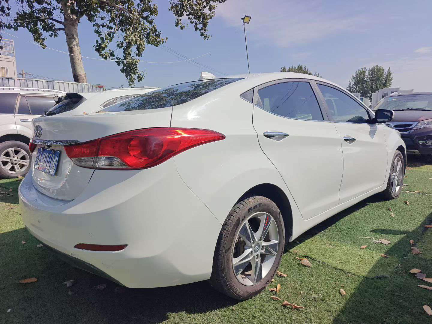 Hyundai Elantra 1.6L High Trim with Sunroof & Push Button Start 9