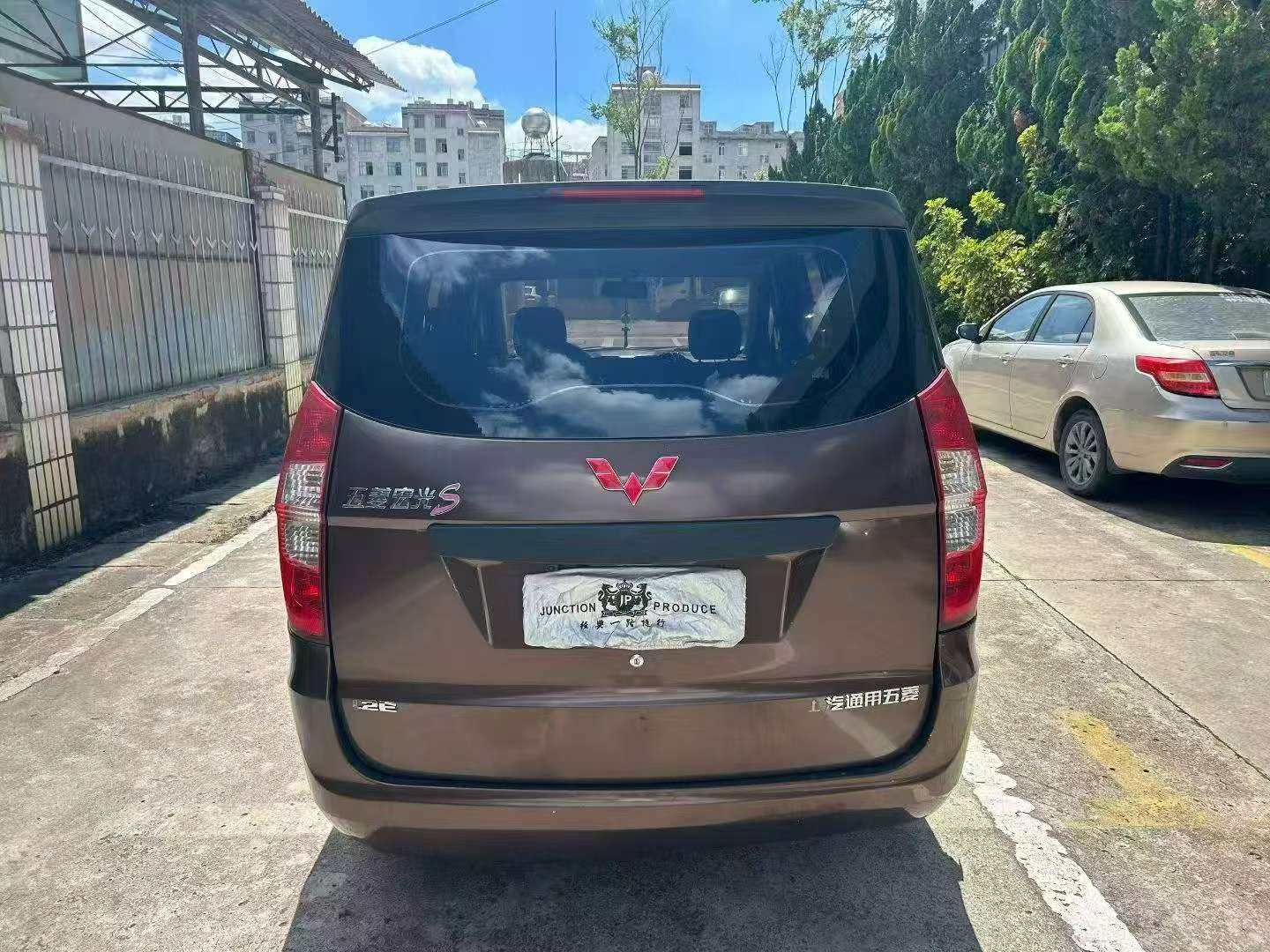 Wuling Hongguang S 8