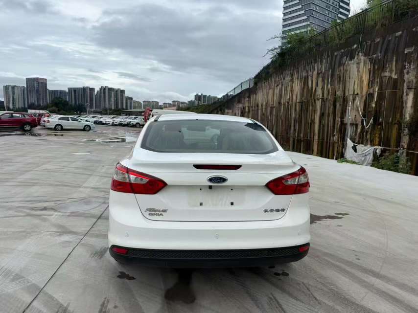 Ford Focus 2014 1.6L Automatic High Trim 2