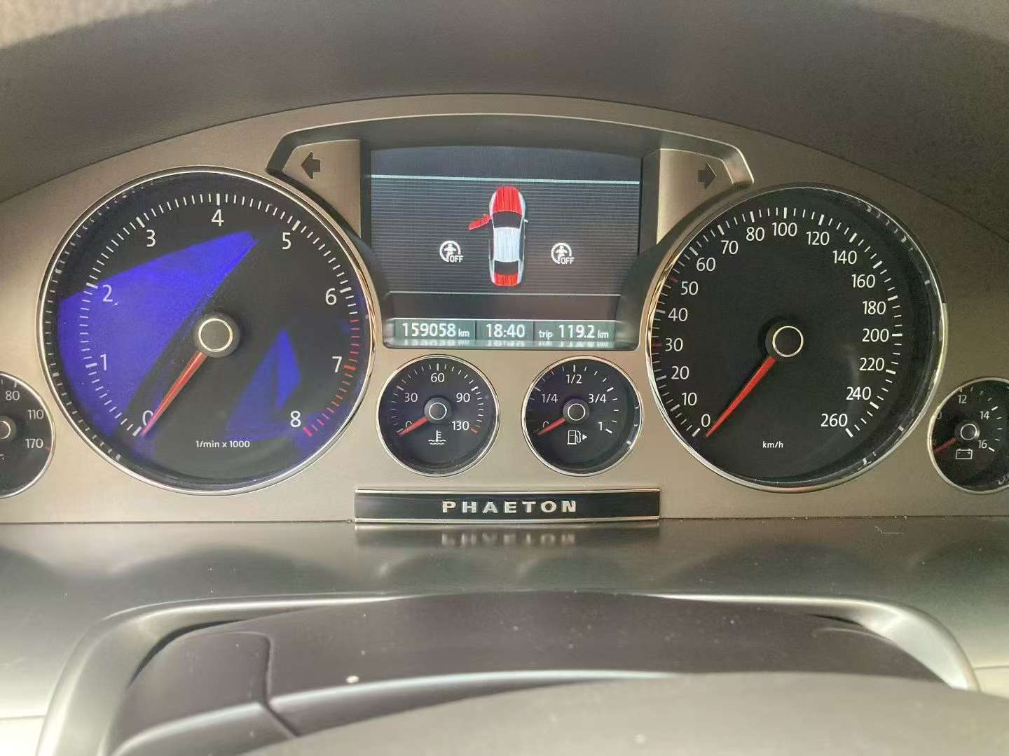 Volkswagen Phaeton 3.6L 5-Seat 6
