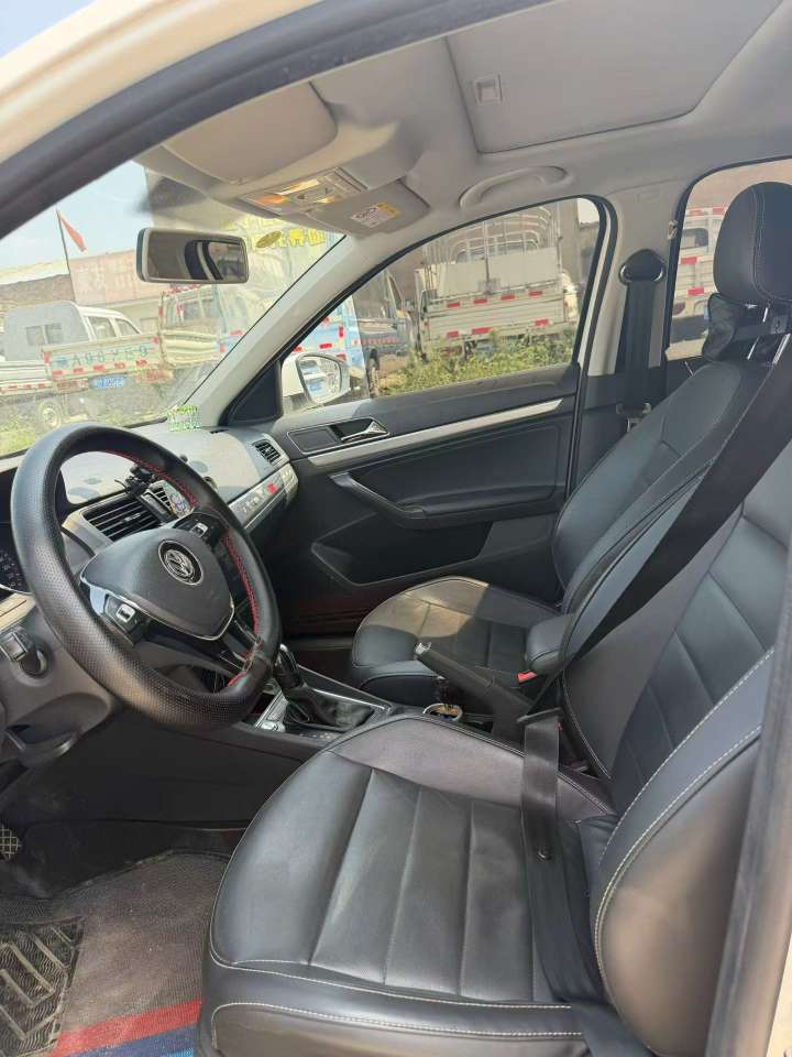 Volkswagen Lavida 1.6L Automatic Sunroof 3