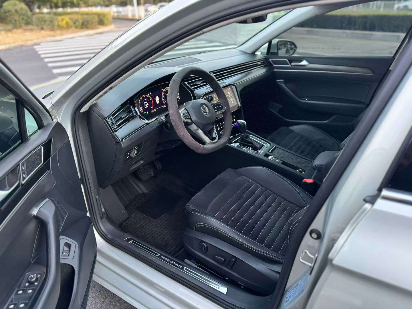 Volkswagen Magotan 2020 330 Luxury 2.0T High Spec 4