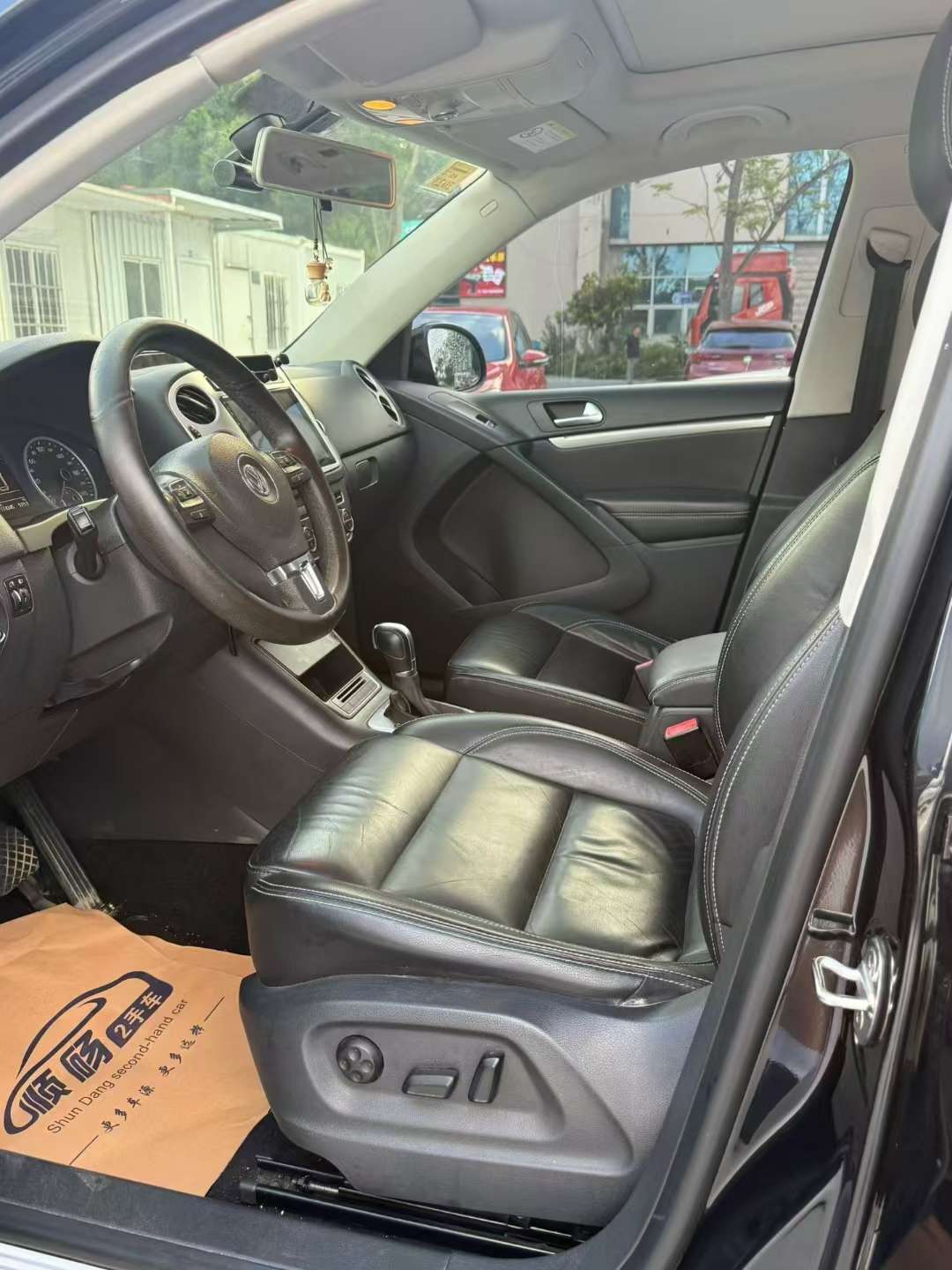 Volkswagen Tiguan 1.8T Automatic Sunroof 7