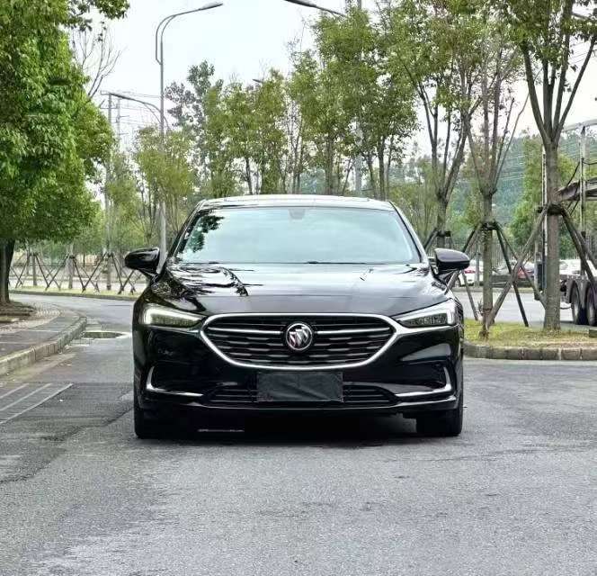 Buick LaCrosse 2.0T 652 Luxury 3