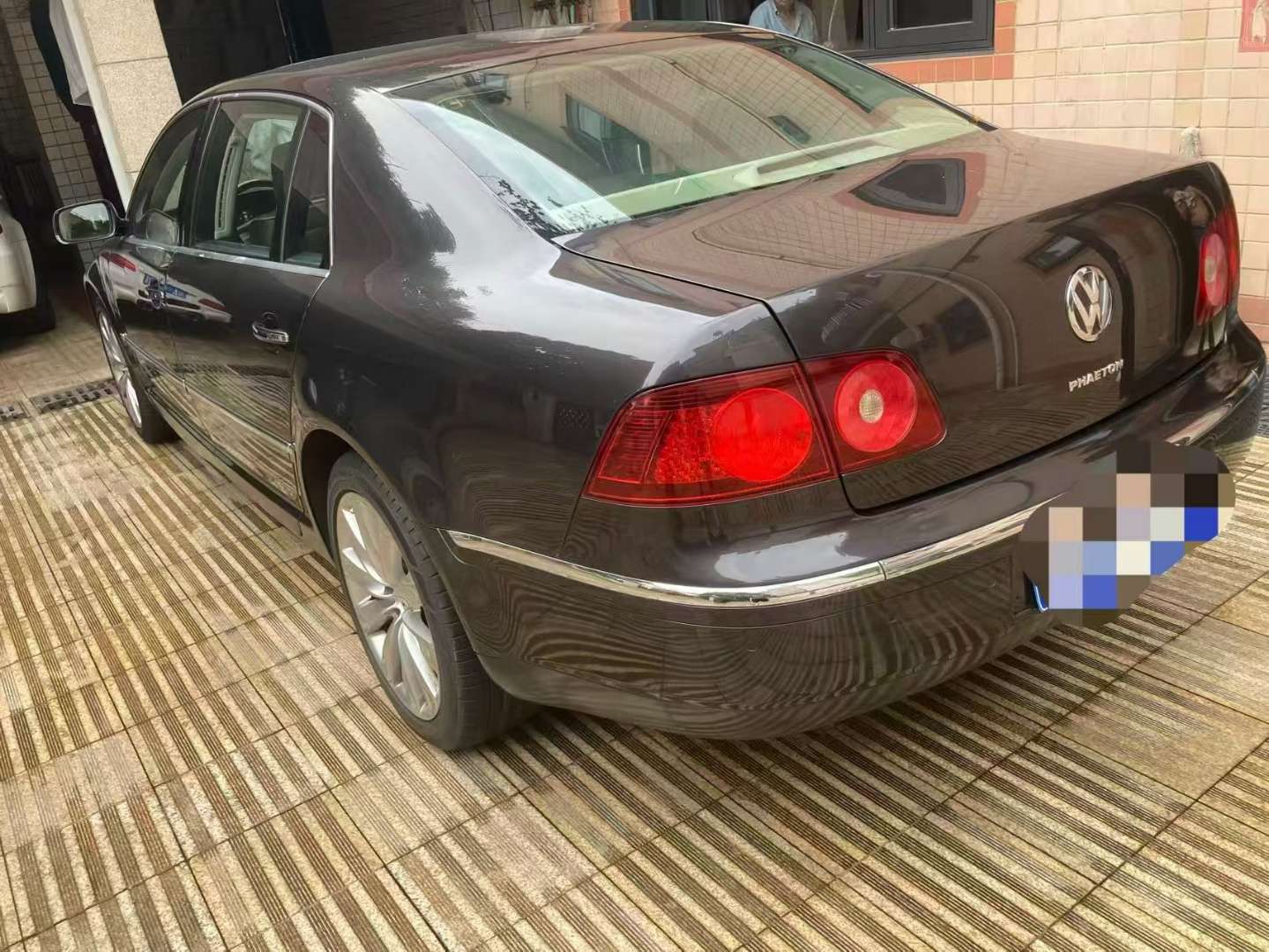 Volkswagen Phaeton 3.6L 5-Seat 3