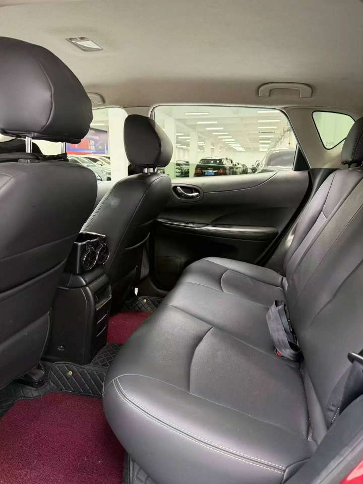 Nissan Tiida 9