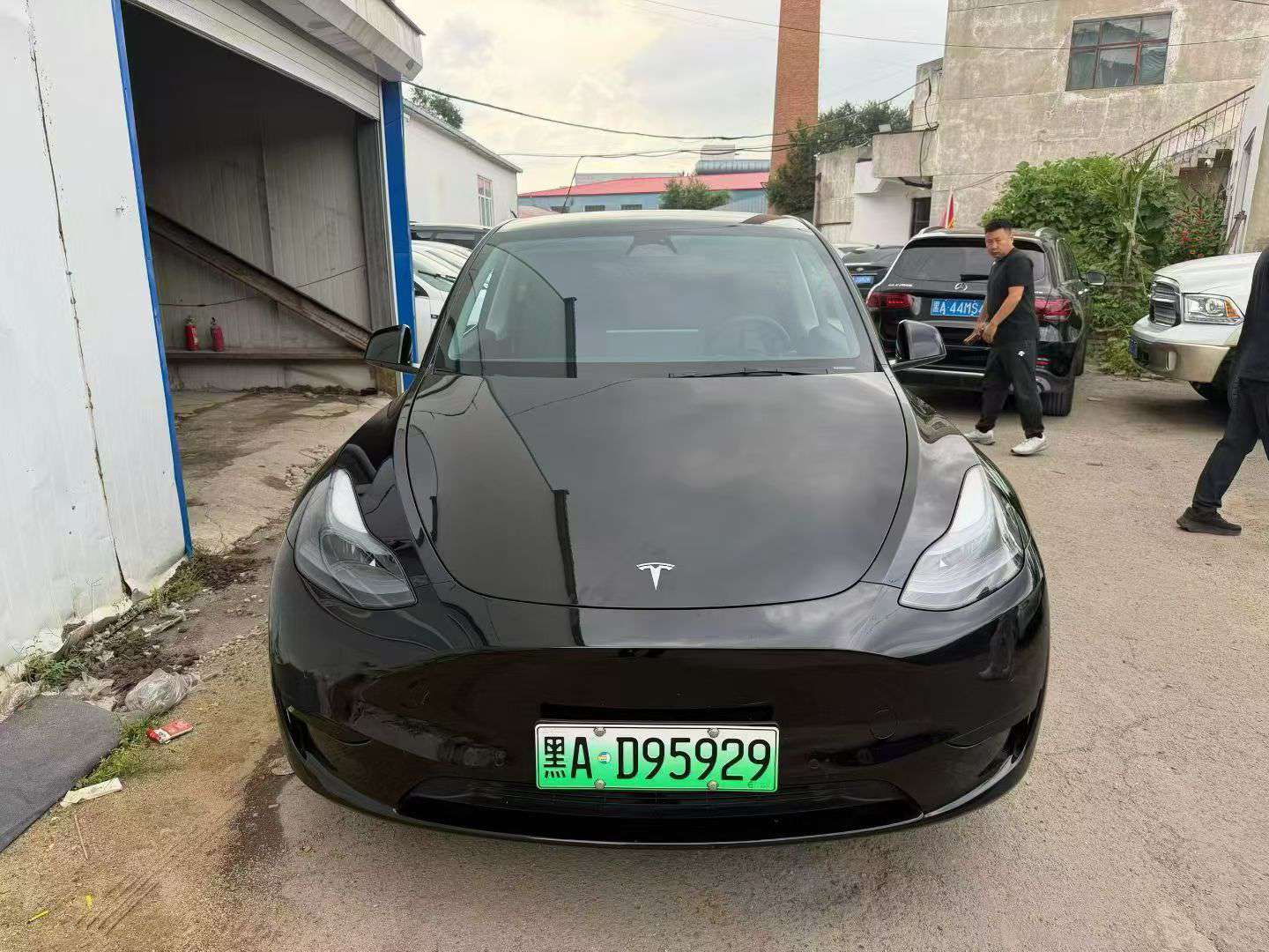 Tesla Model Y Standard Range Rear-Wheel Drive