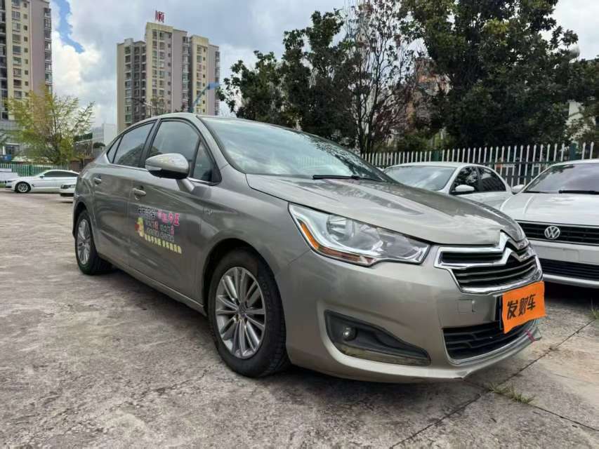 Citroën C4L 1.8 Automatic 3