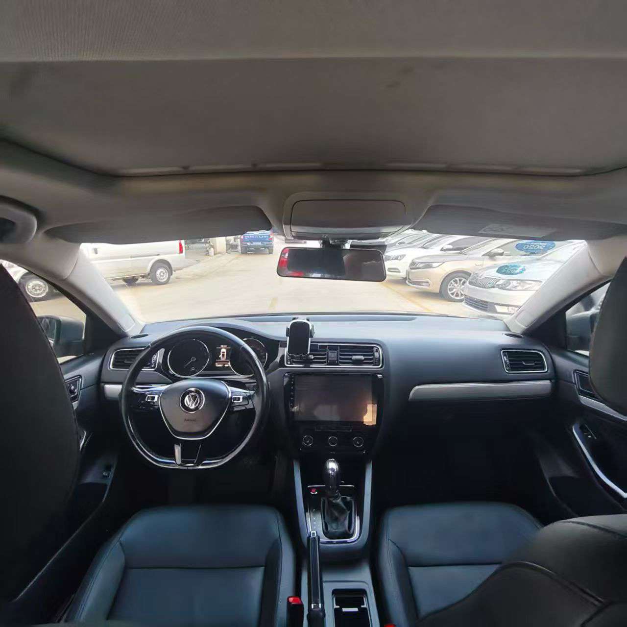 Volkswagen Sagitar 1.2T Automatic 9