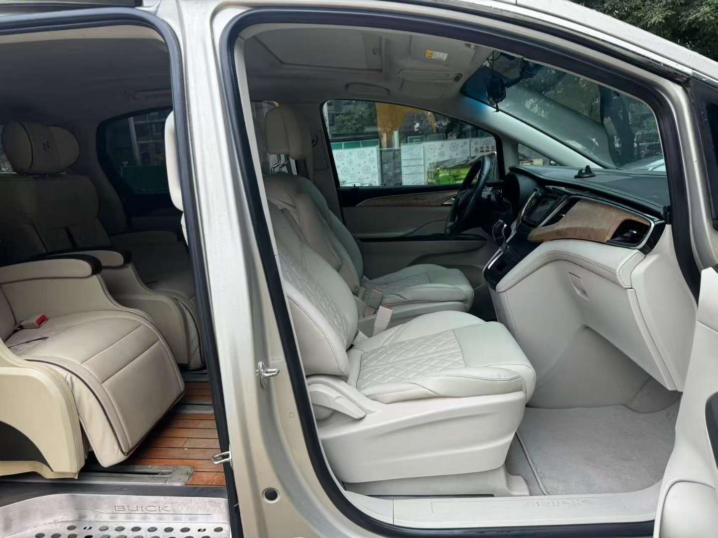 Buick GL8 2.0T ES28T Comfort 7
