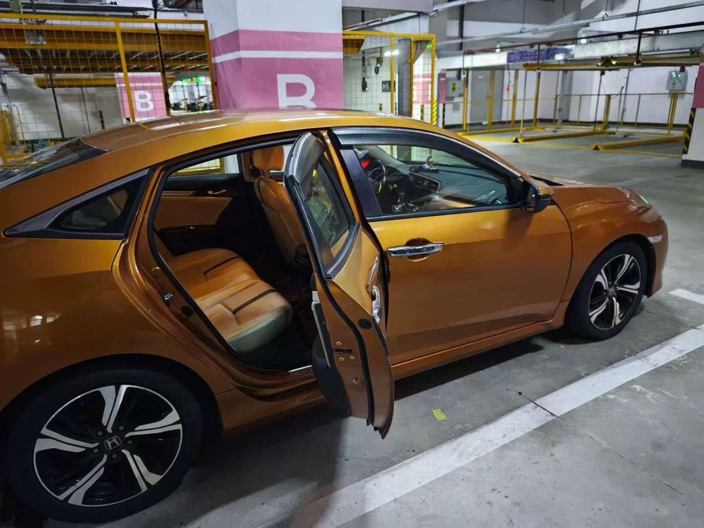 Honda Civic 1.5T Premium Edition 4