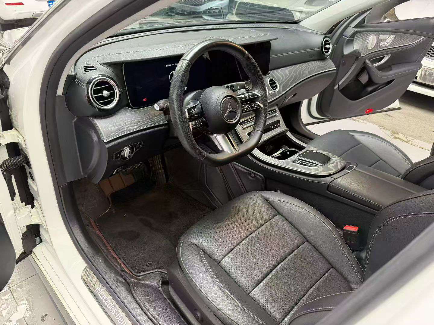 Mercedes-Benz E-Class 2022 E300 Luxury 2