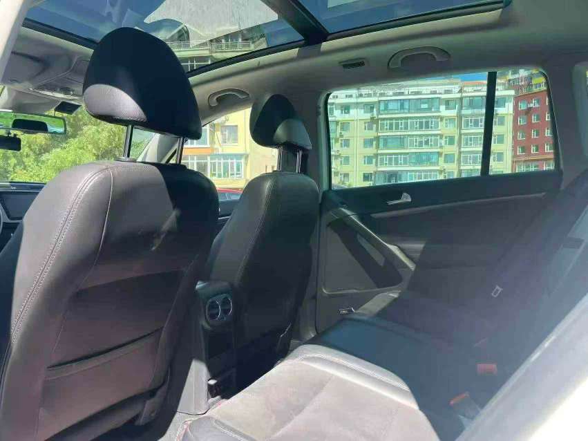 Volkswagen Tiguan 2.0T AWD Flagship 5