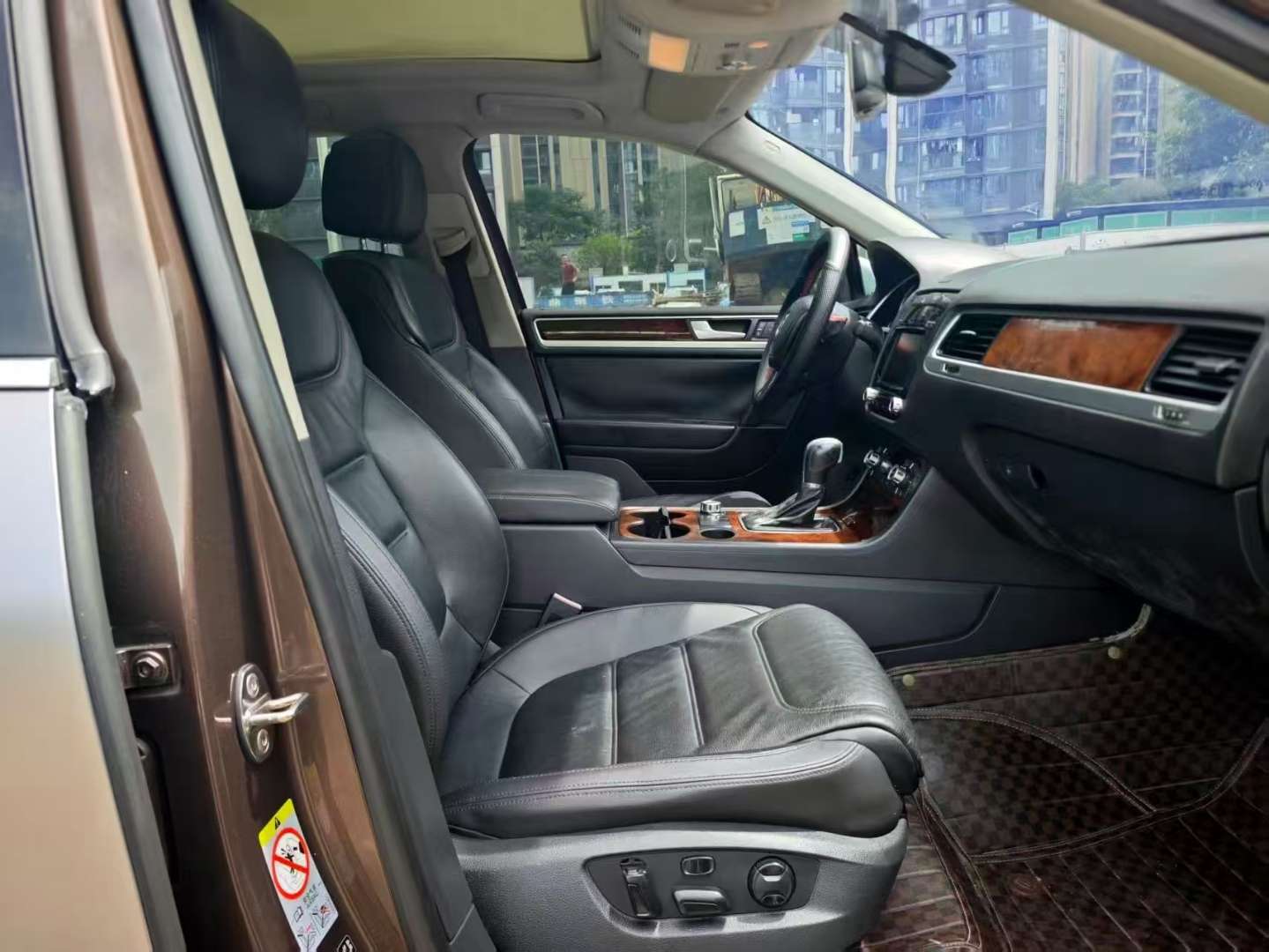 Volkswagen Touareg 3.0T 6