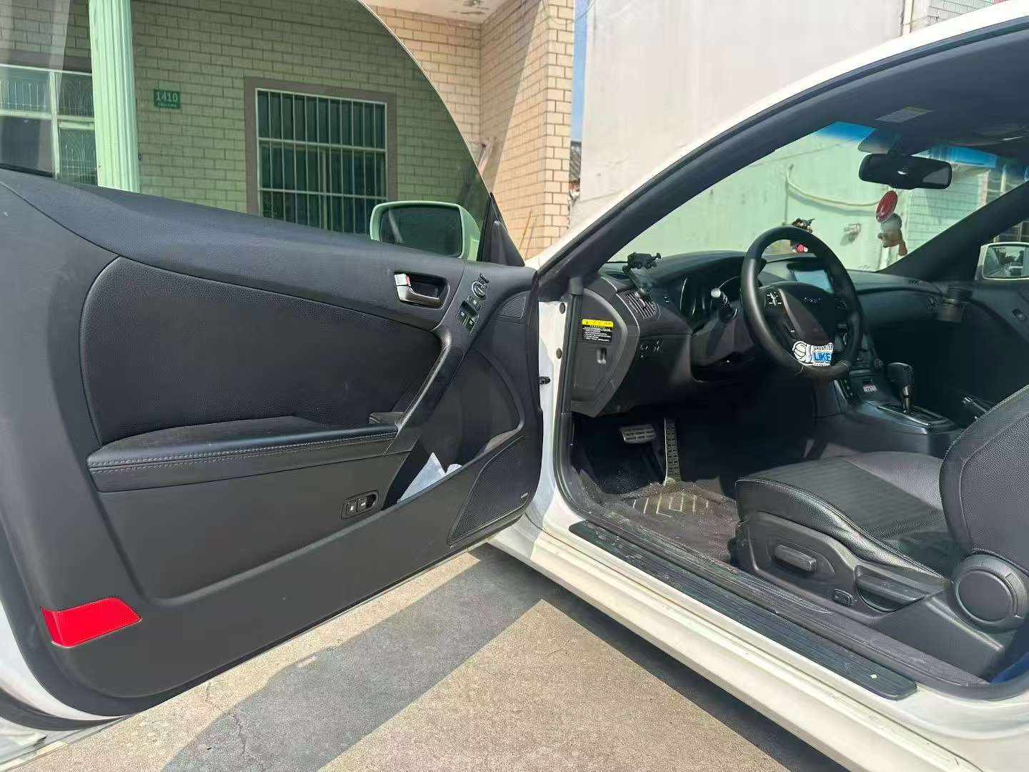 Hyundai Genesis Coupe 2.0T 2-Door Coupe 6