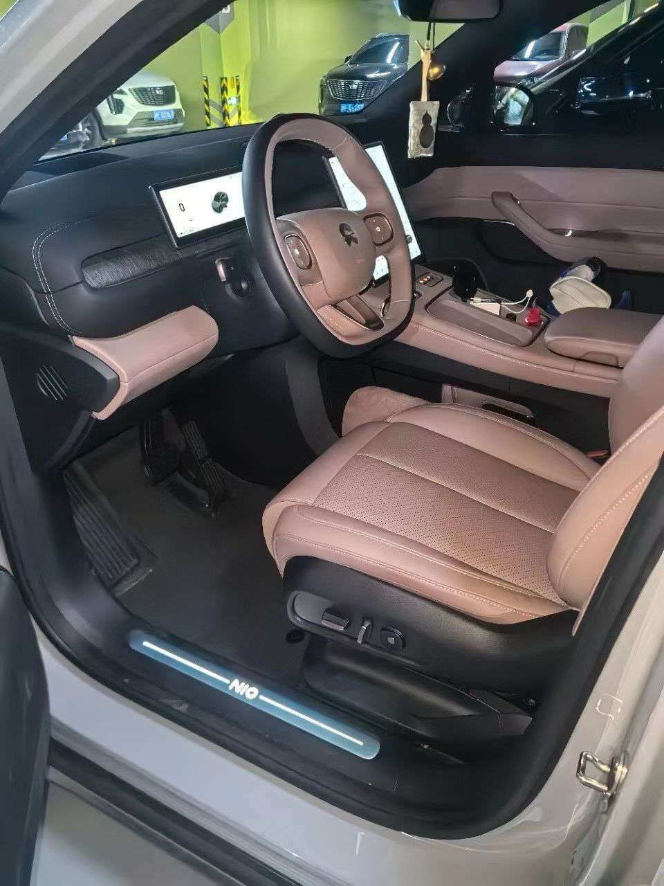 NIO ES6 4