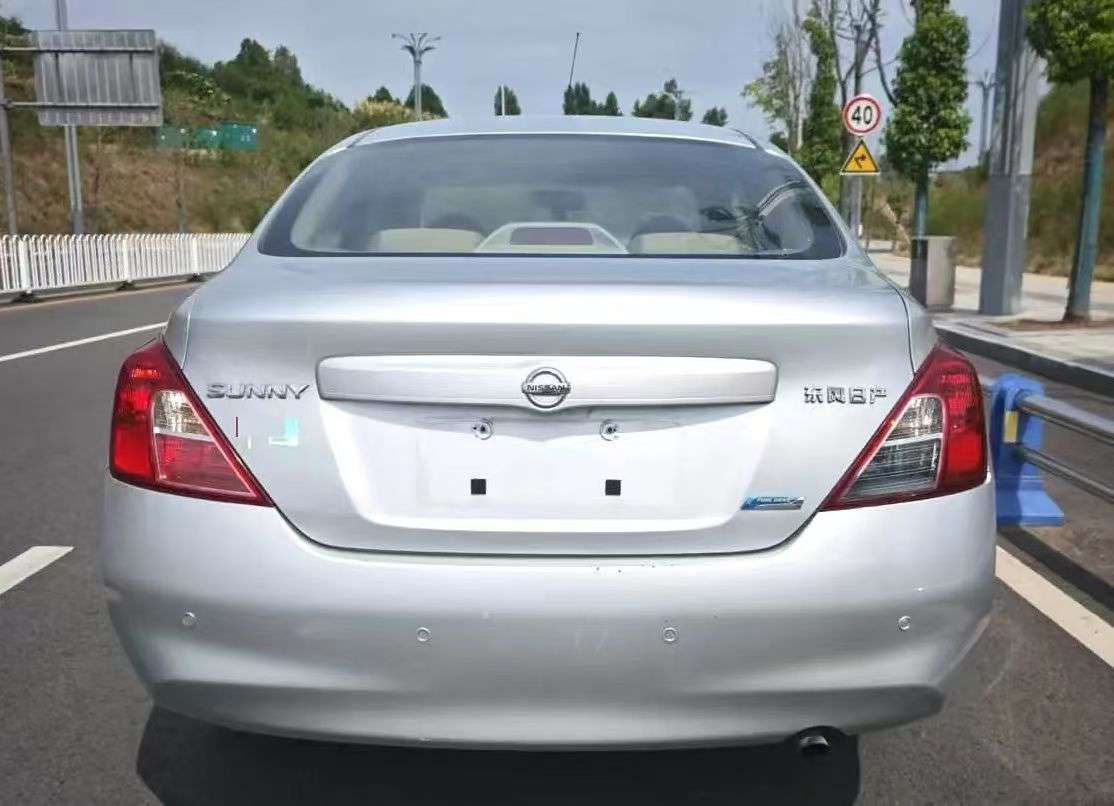 Nissan Sunny 2013 7