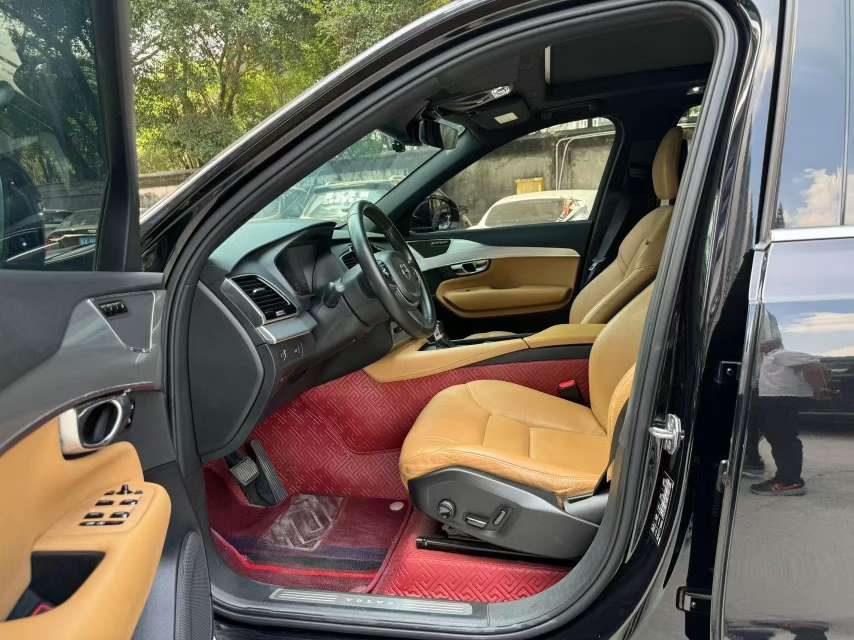 Volvo XC90 2.0T Zhiyi 7-Seater 6