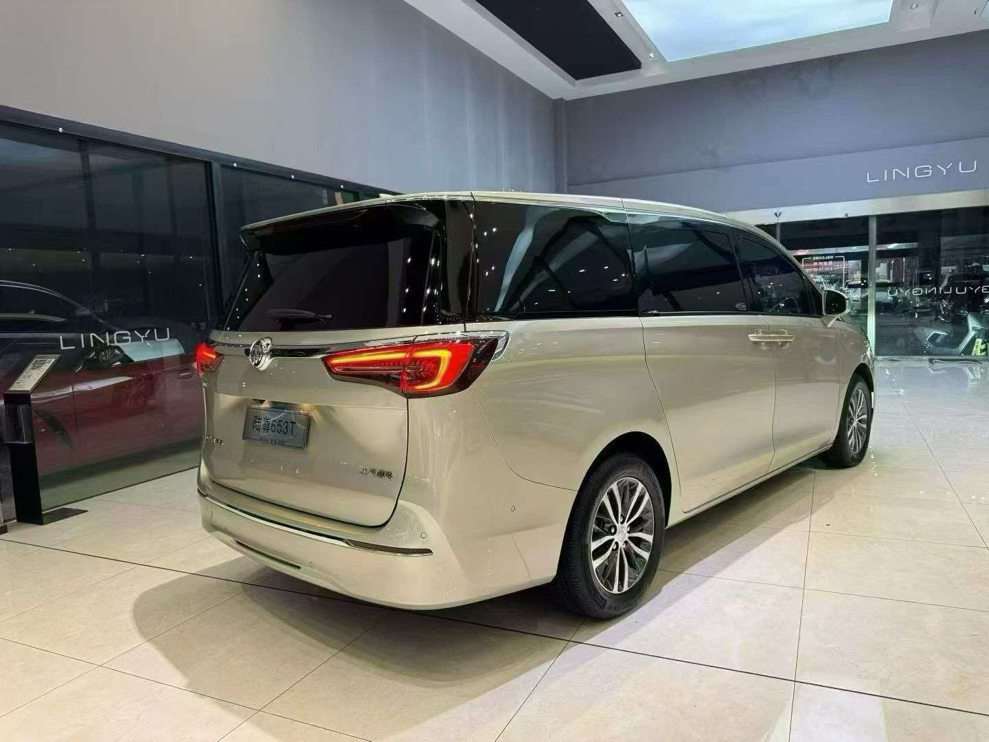 Buick GL8 2022 48V Mild Hybrid Luxe Prestige Edition 4