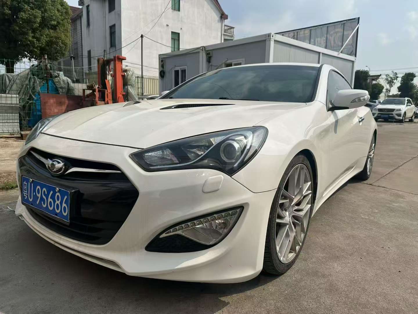 Hyundai Genesis Coupe 2.0T 2-Door Coupe