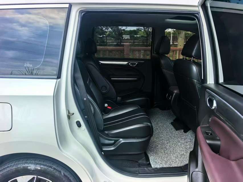 GAC Trumpchi M6 PRO 270 DCT Luxury Edition 7-Seater 4