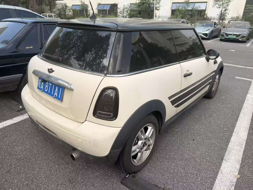BMW MINI 4