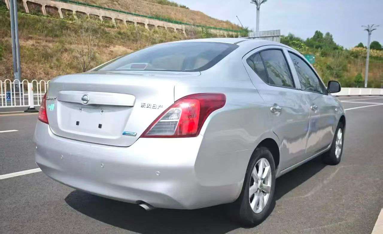 Nissan Sunny 2013 9