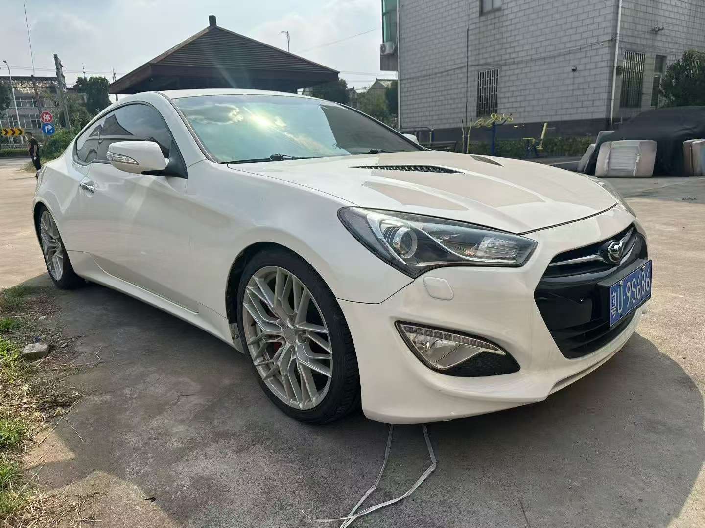 Hyundai Genesis Coupe 2.0T 2-Door Coupe 3