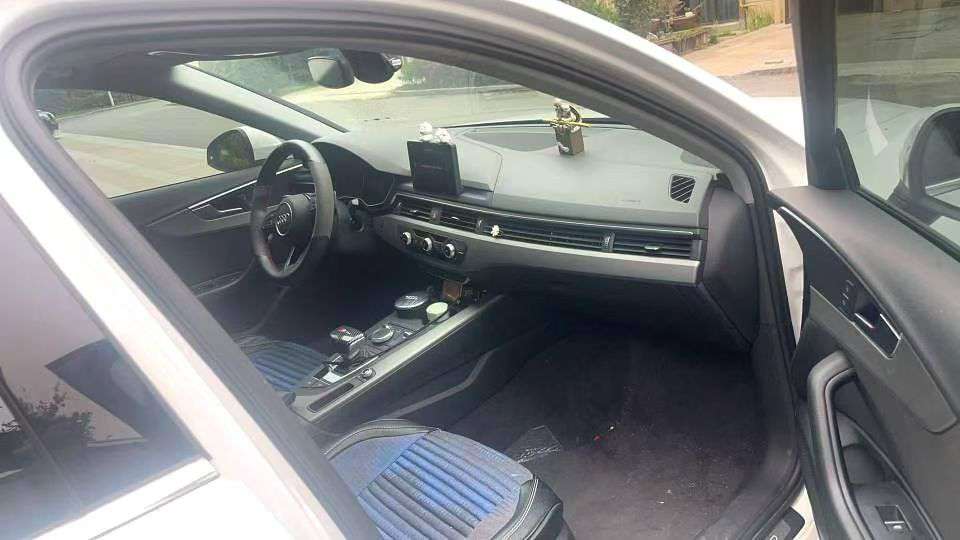 Audi A4L 2019 2.0TFSI 40TFSI Prestige 4