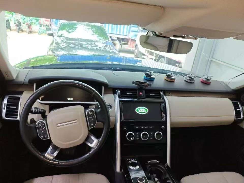 Land Rover Discovery 5 V6 HSE 3