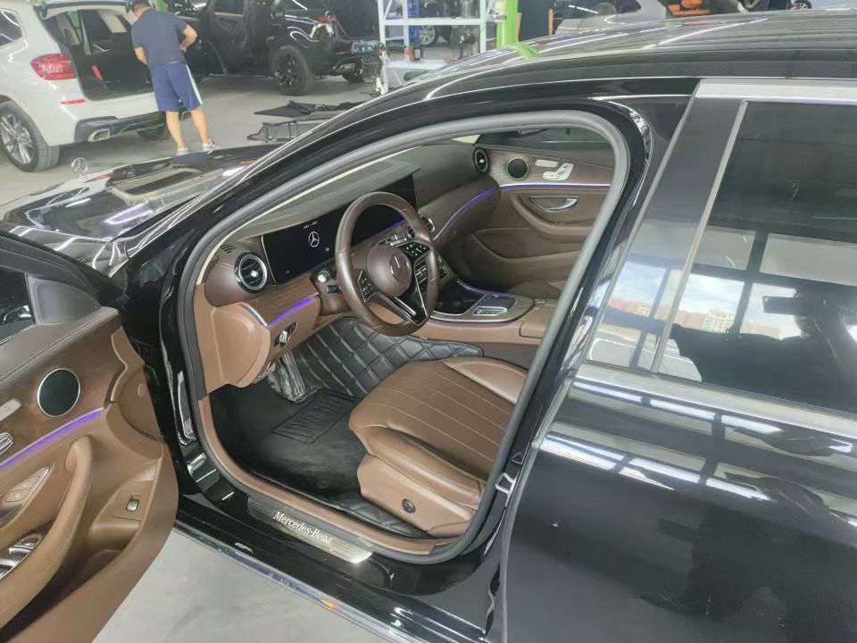 Mercedes-Benz E-Class E300L Fashion 4