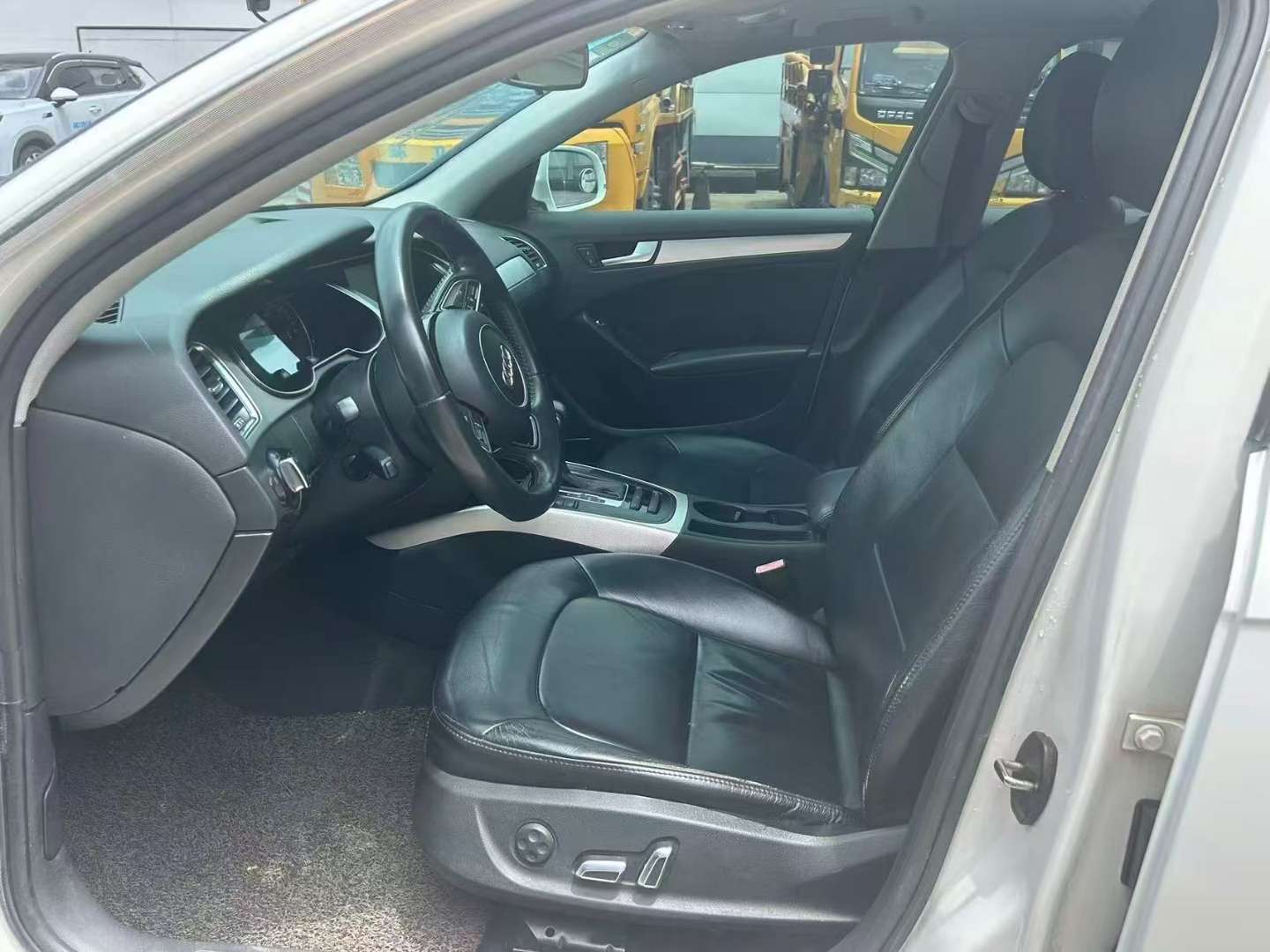 Audi A4L 2013 2.0T Standard Edition 7