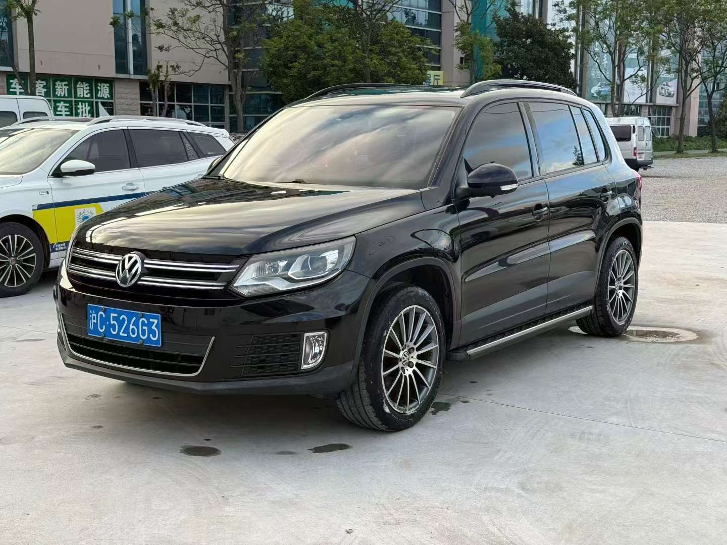Volkswagen Tiguan 1.8T Automatic Sunroof 2
