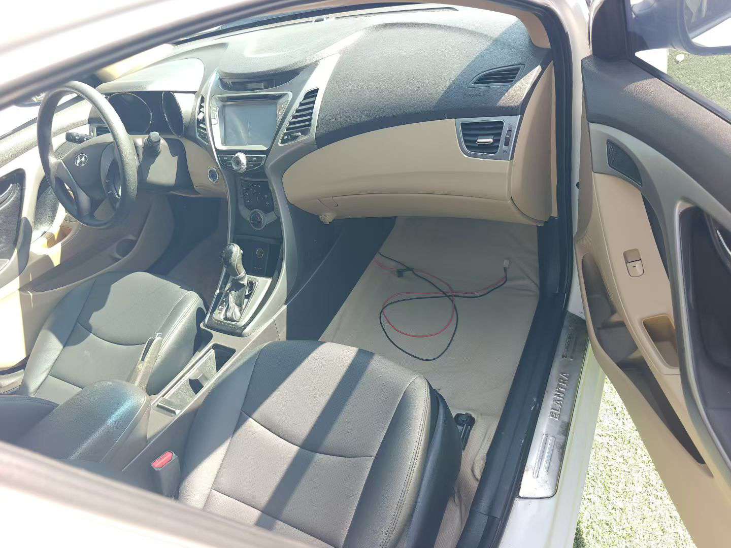Hyundai Elantra 1.6L High Trim with Sunroof & Push Button Start 7