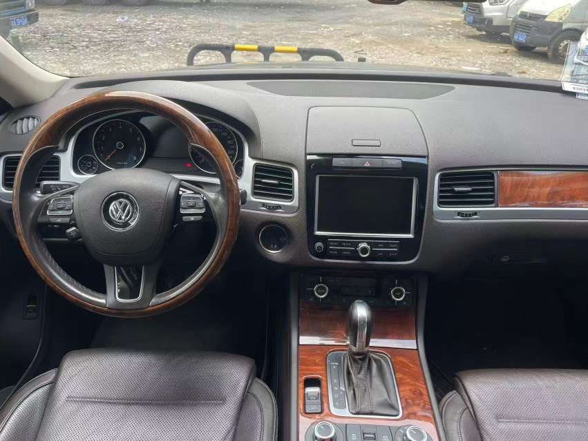 Volkswagen Touareg 3.0 High Trim 3