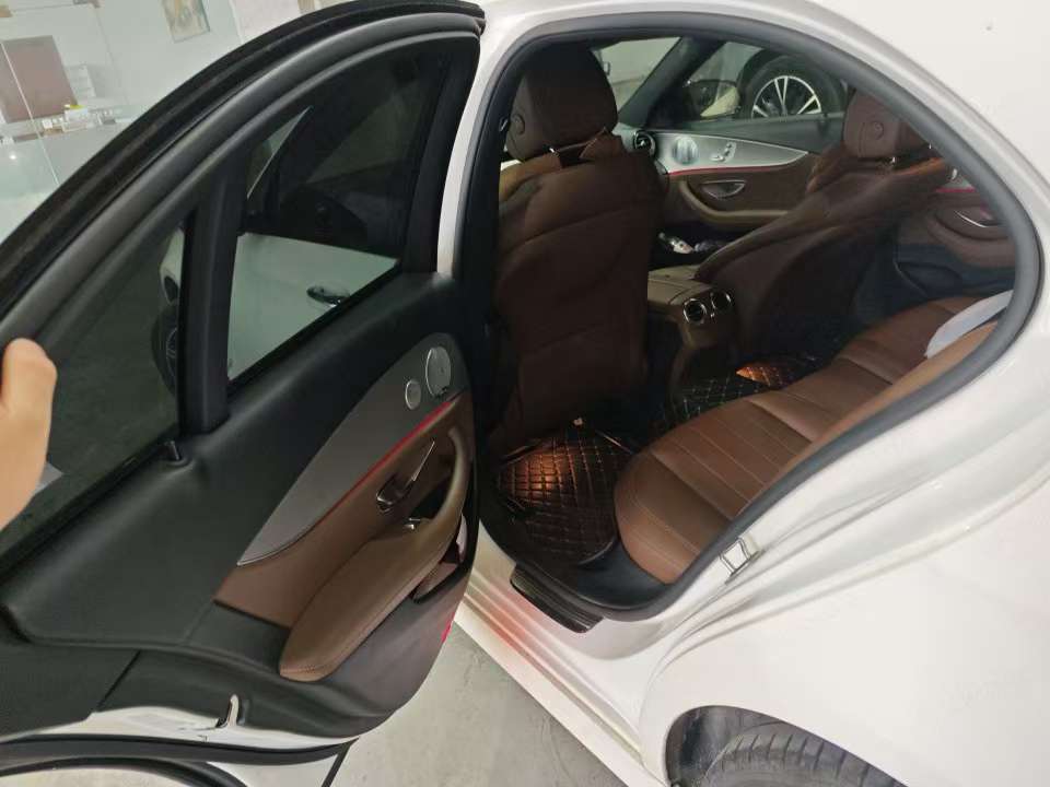 Mercedes-Benz E-Class 4
