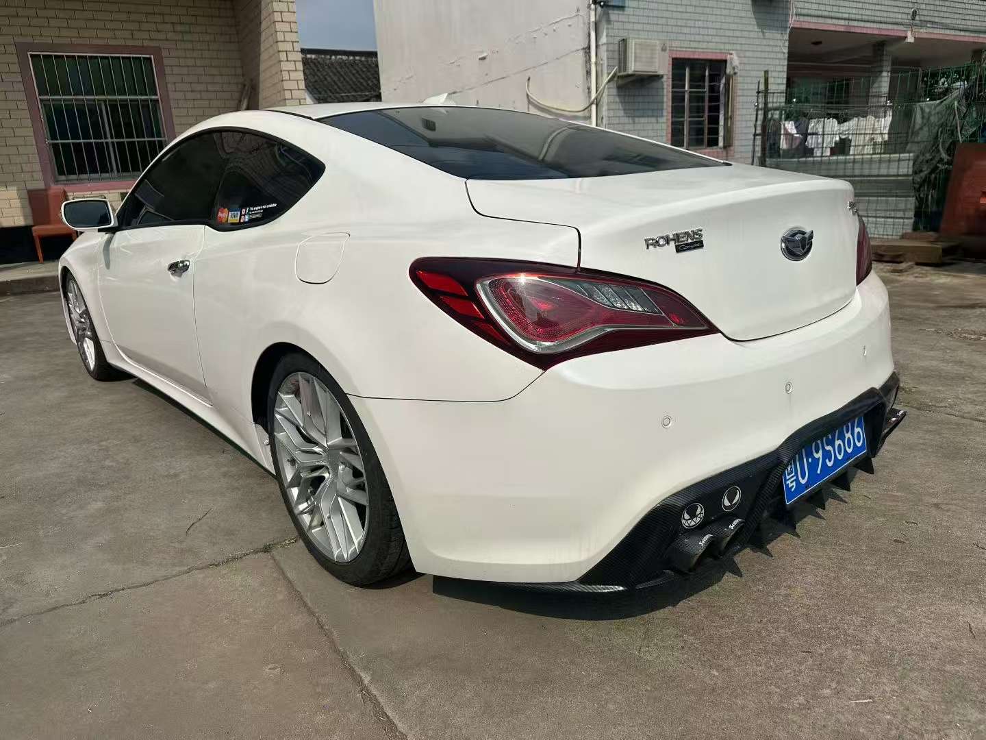 Hyundai Genesis Coupe 2.0T 2-Door Coupe 9