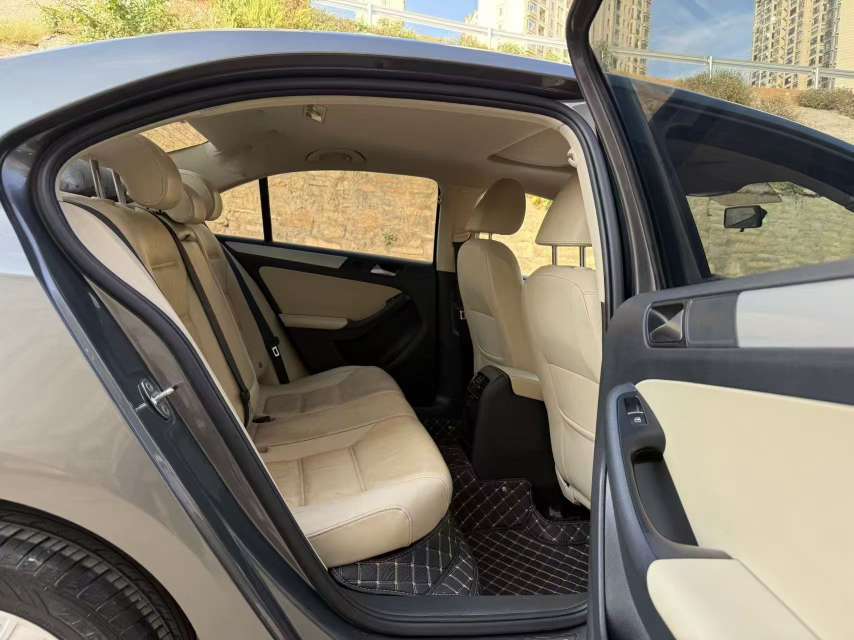 Volkswagen Sagitar Automatic 1.6 7