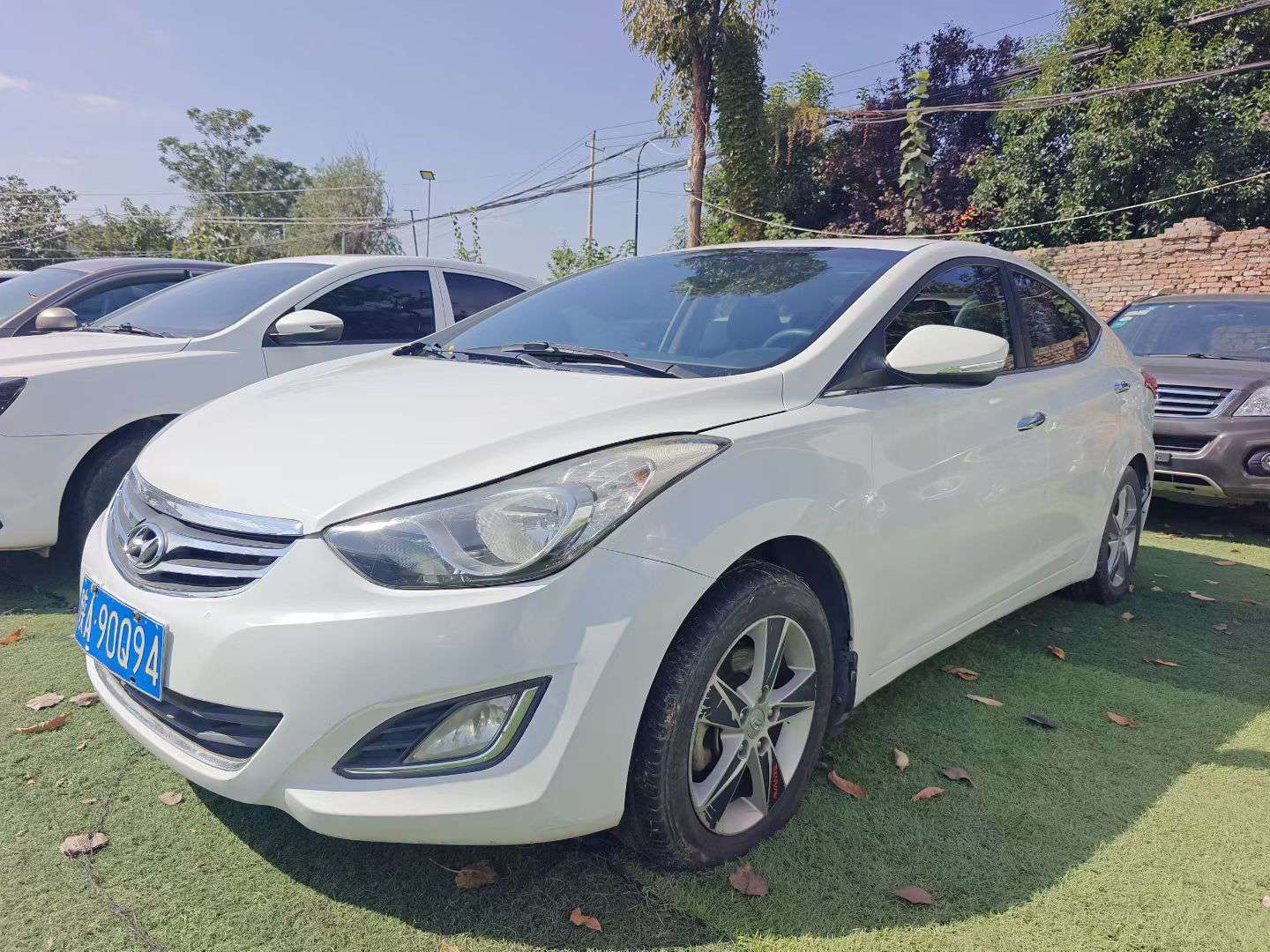 Hyundai Elantra 1.6L High Trim with Sunroof & Push Button Start 2