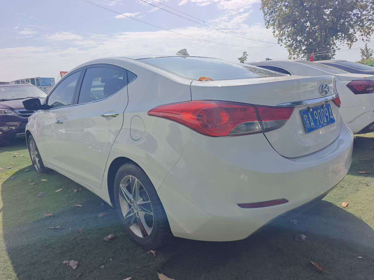 Hyundai Elantra 1.6L High Trim with Sunroof & Push Button Start 8