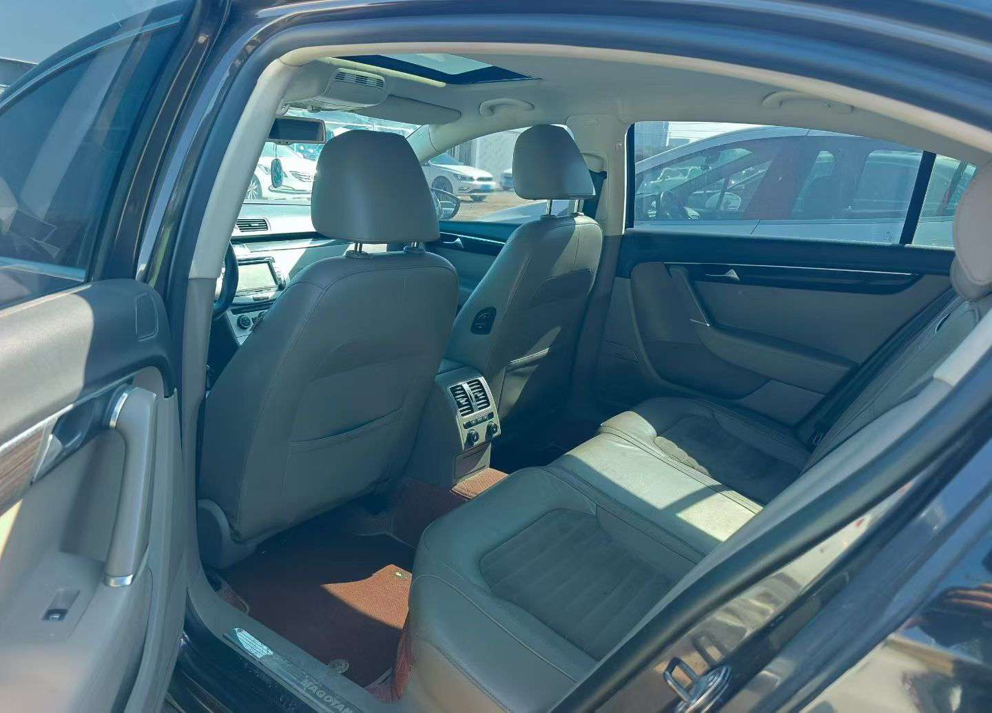 Volkswagen Magotan 1.8T Automatic with Power Windows 6