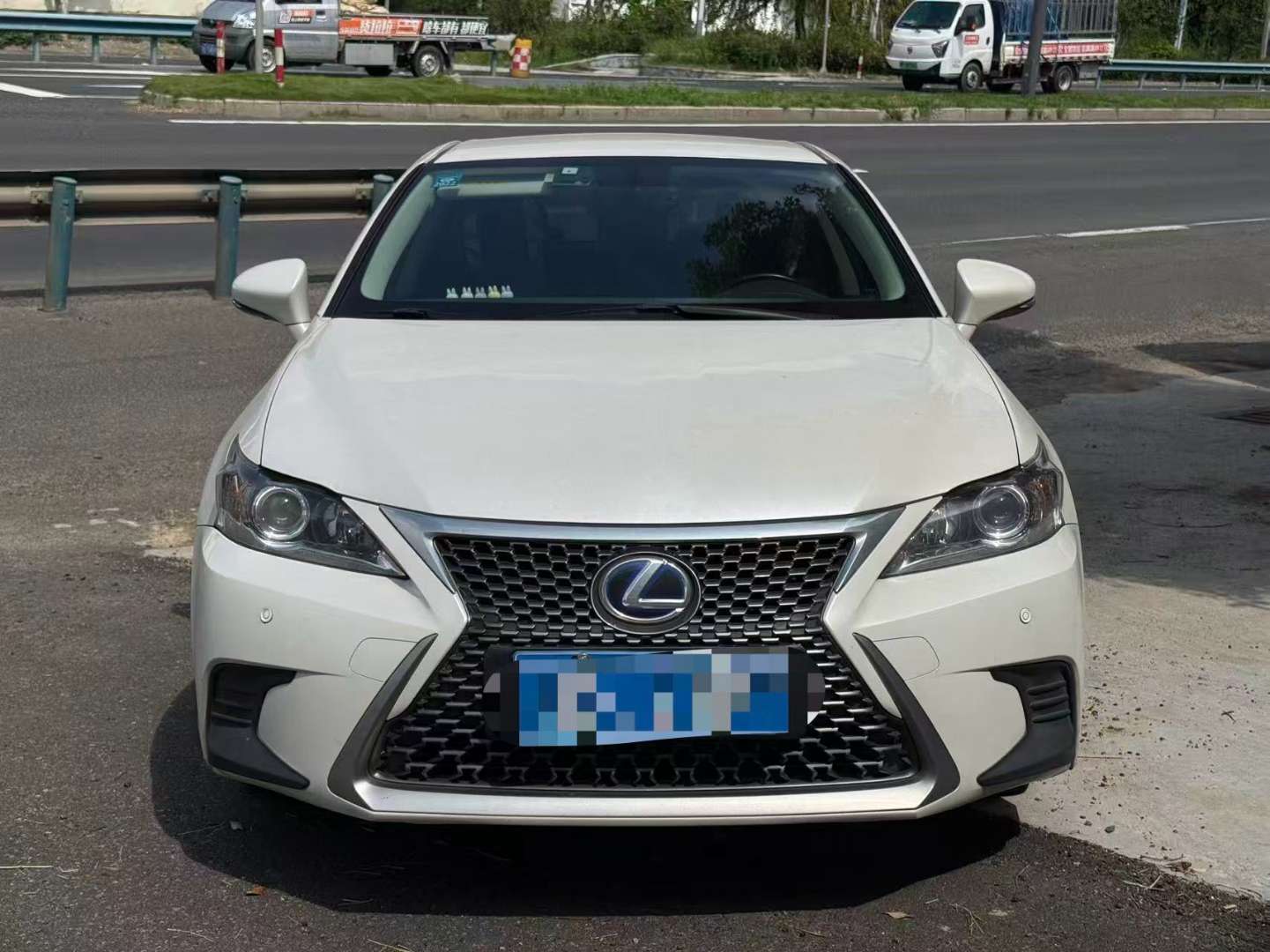 Lexus CT200h Elite 2