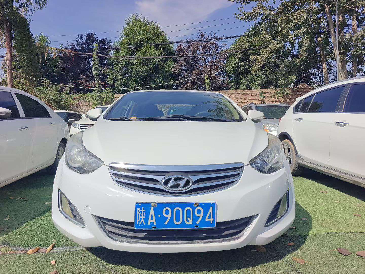 Hyundai Elantra 1.6L High Trim with Sunroof & Push Button Start
