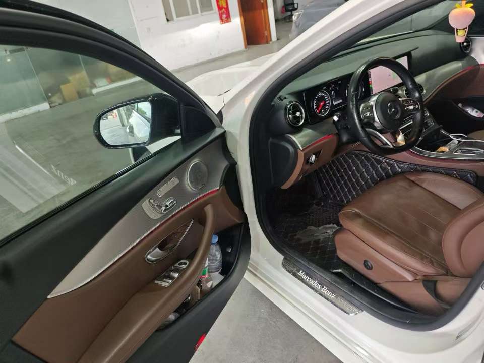 Mercedes-Benz E-Class 3