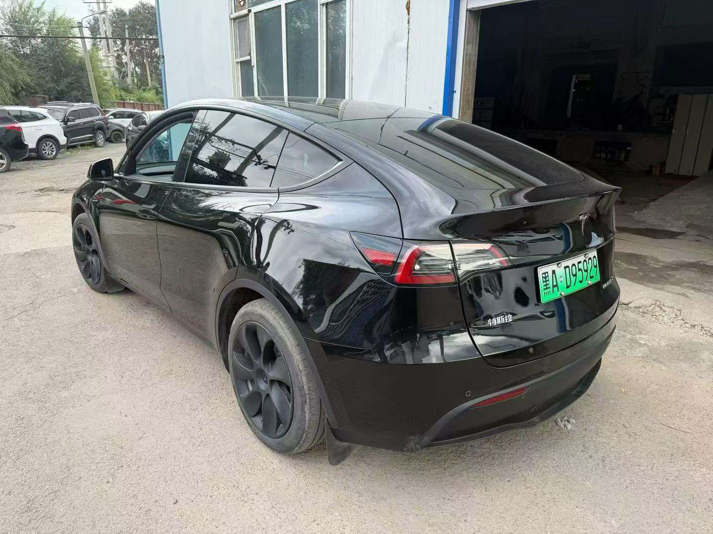 Tesla Model Y Standard Range Rear-Wheel Drive 5